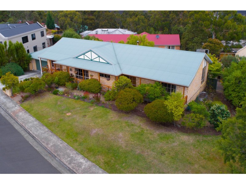 18 Weemala Court, Mount Nelson TAS 7007