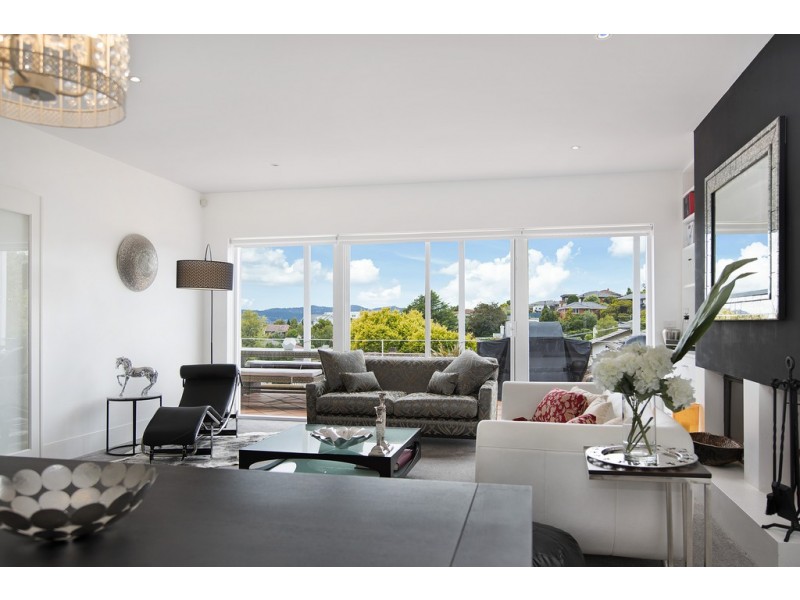 24 Willowdene Avenue, Sandy Bay TAS 7005