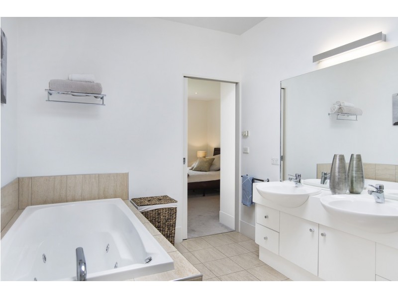 24 Willowdene Avenue, Sandy Bay TAS 7005