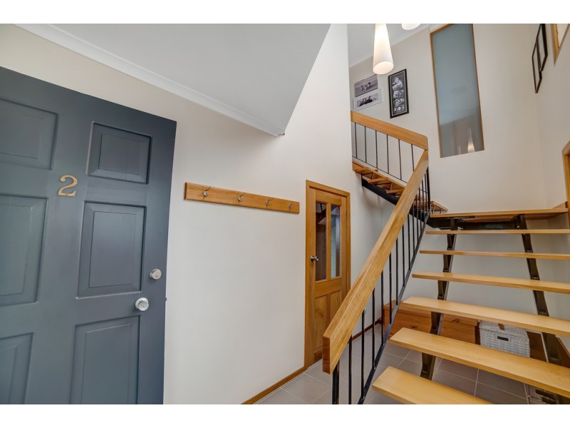 2 Abermere Avenue, Mount Stuart TAS 7000