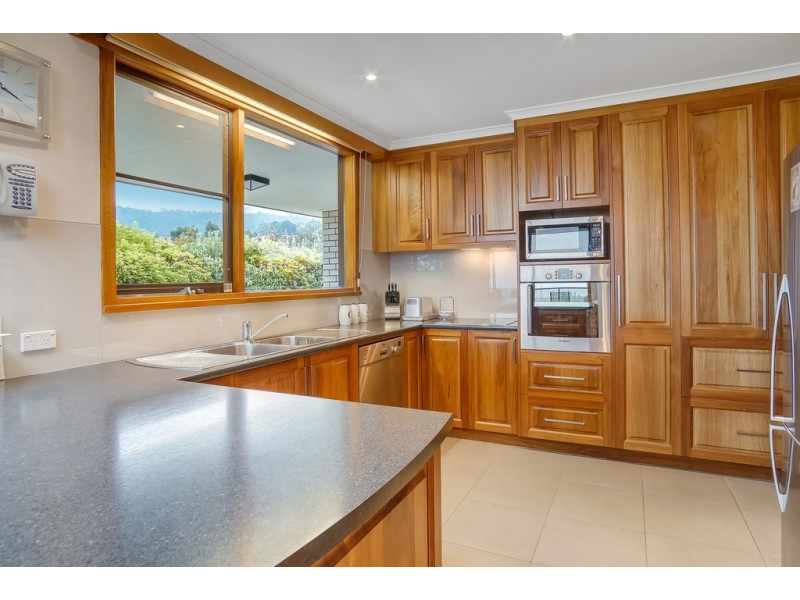 2 Abermere Avenue, Mount Stuart TAS 7000