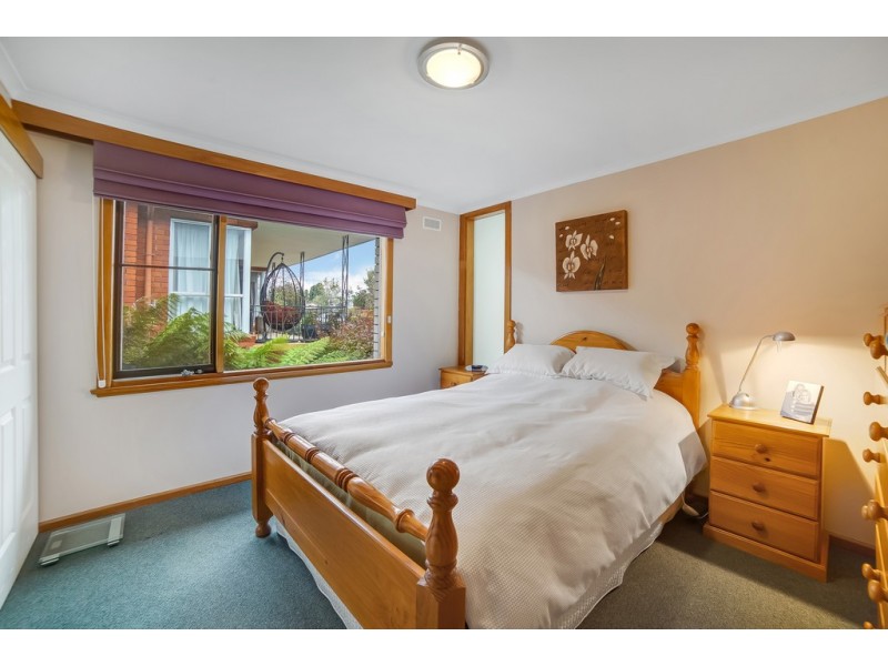 2 Abermere Avenue, Mount Stuart TAS 7000