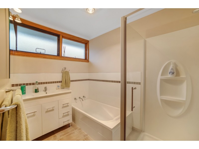 2 Abermere Avenue, Mount Stuart TAS 7000