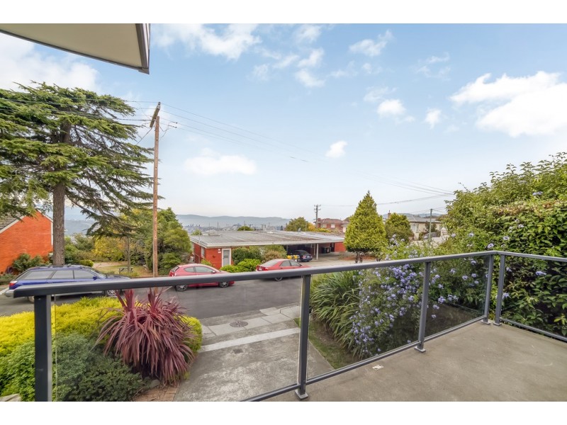 2 Abermere Avenue, Mount Stuart TAS 7000