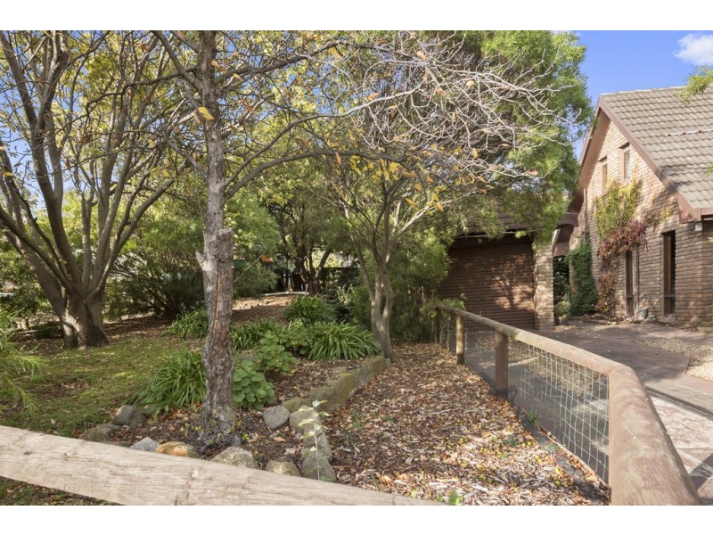 2/2 St Johns Circle, Richmond TAS 7025