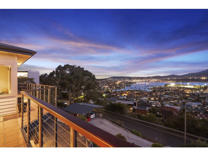 58 Karoola Road, Lindisfarne TAS 7015