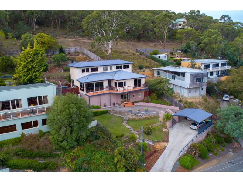 58 Karoola Road, Lindisfarne TAS 7015