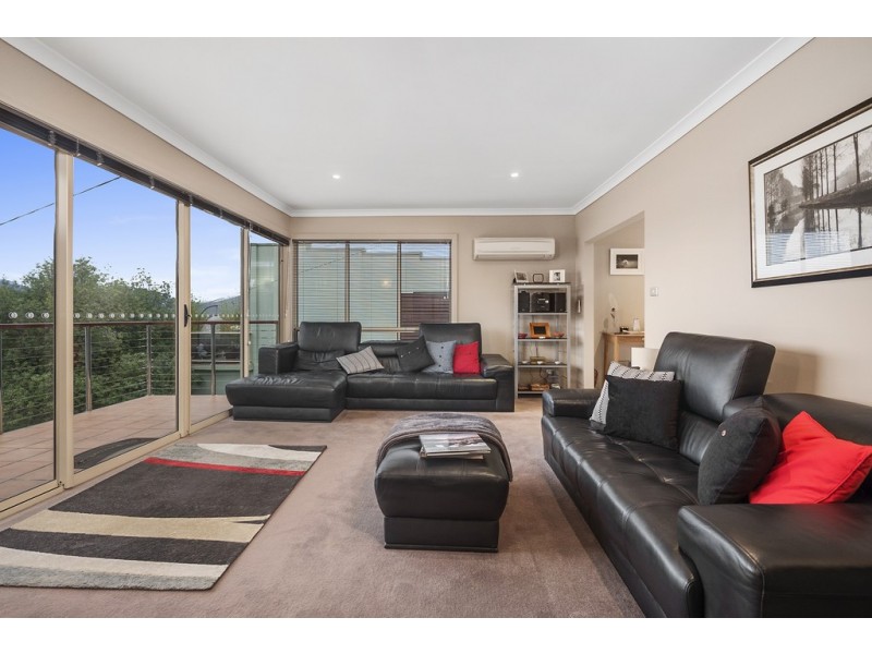 58 Karoola Road, Lindisfarne TAS 7015