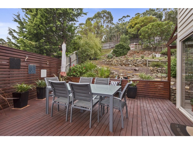 58 Karoola Road, Lindisfarne TAS 7015