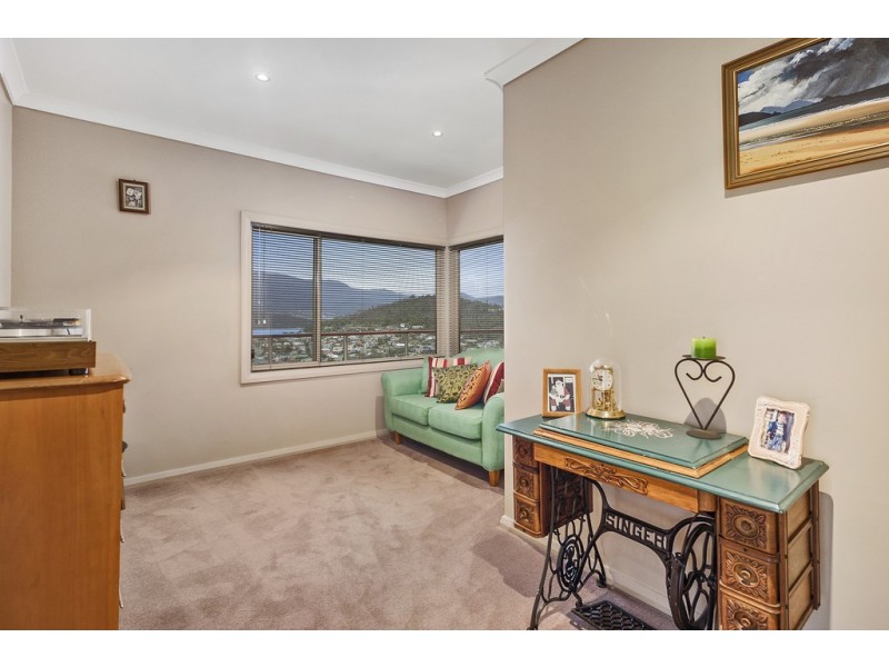 58 Karoola Road, Lindisfarne TAS 7015