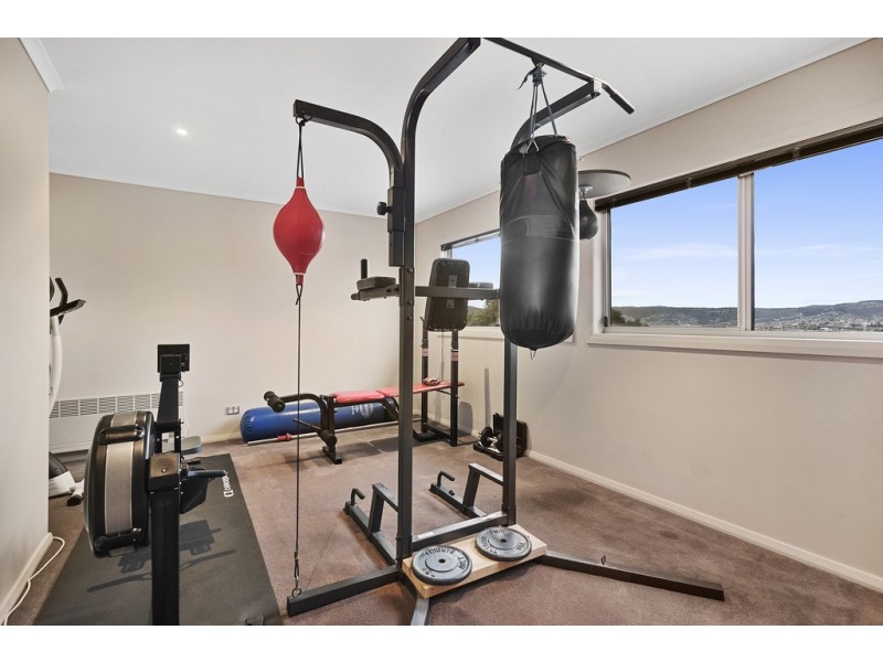 58 Karoola Road, Lindisfarne TAS 7015