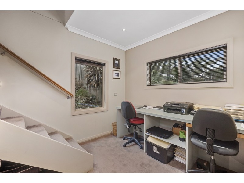 58 Karoola Road, Lindisfarne TAS 7015