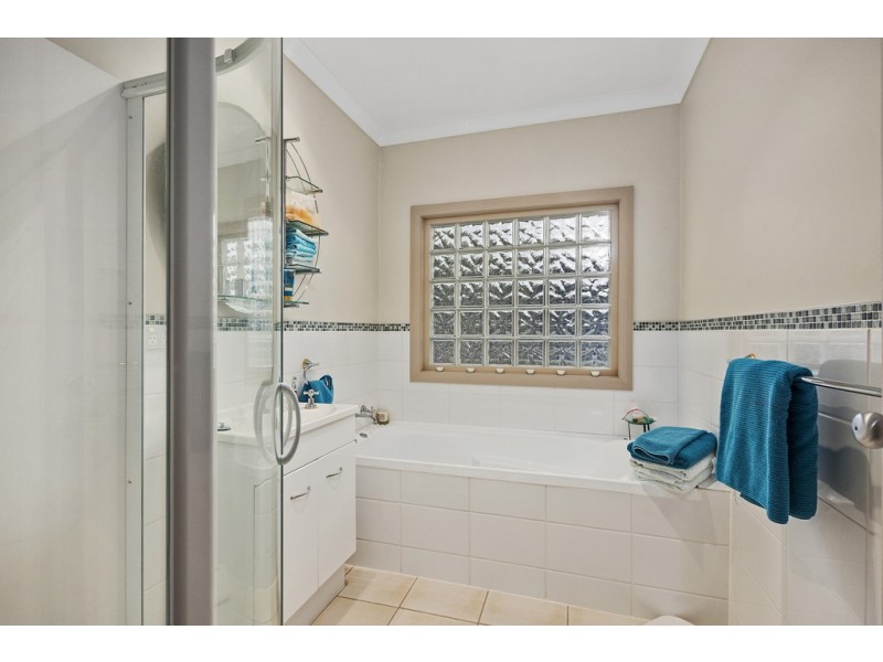 58 Karoola Road, Lindisfarne TAS 7015