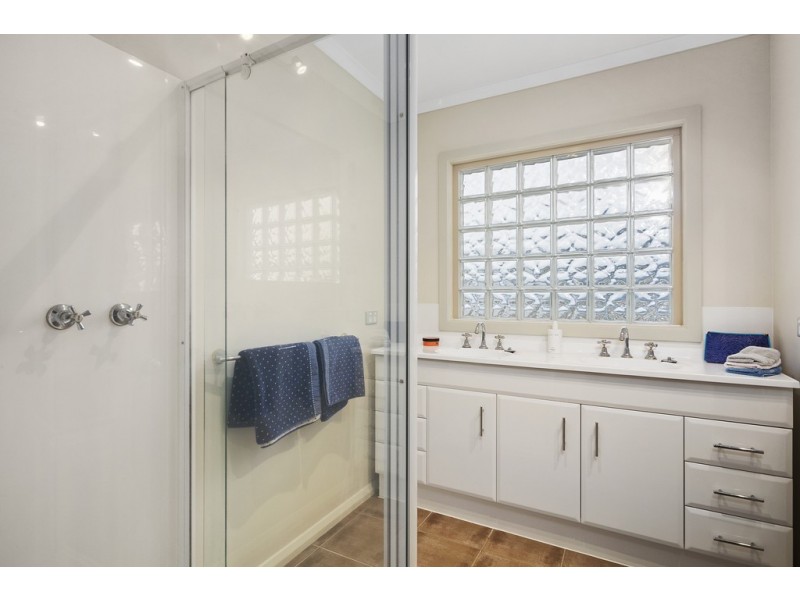 58 Karoola Road, Lindisfarne TAS 7015