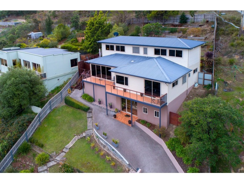 58 Karoola Road, Lindisfarne TAS 7015