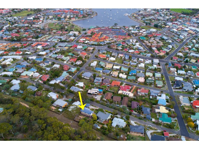 58 Karoola Road, Lindisfarne TAS 7015