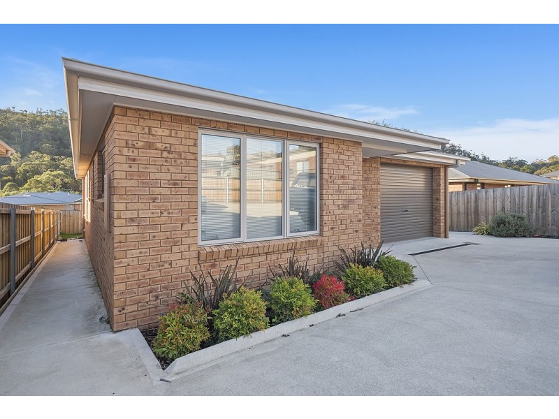 2/4 Roxy Place, Mornington TAS 7018