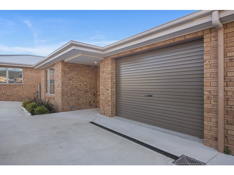 2/4 Roxy Place, Mornington TAS 7018