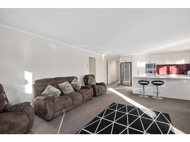 2/4 Roxy Place, Mornington TAS 7018