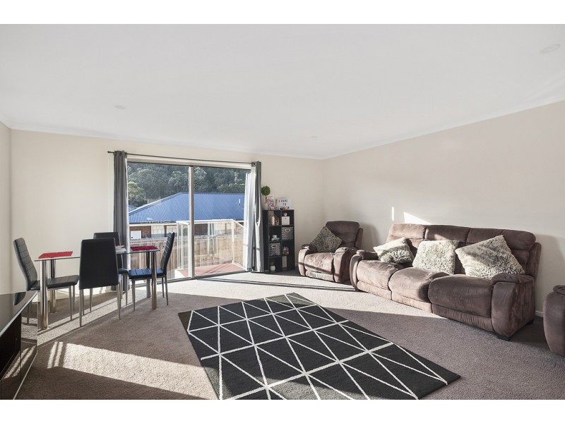 2/4 Roxy Place, Mornington TAS 7018
