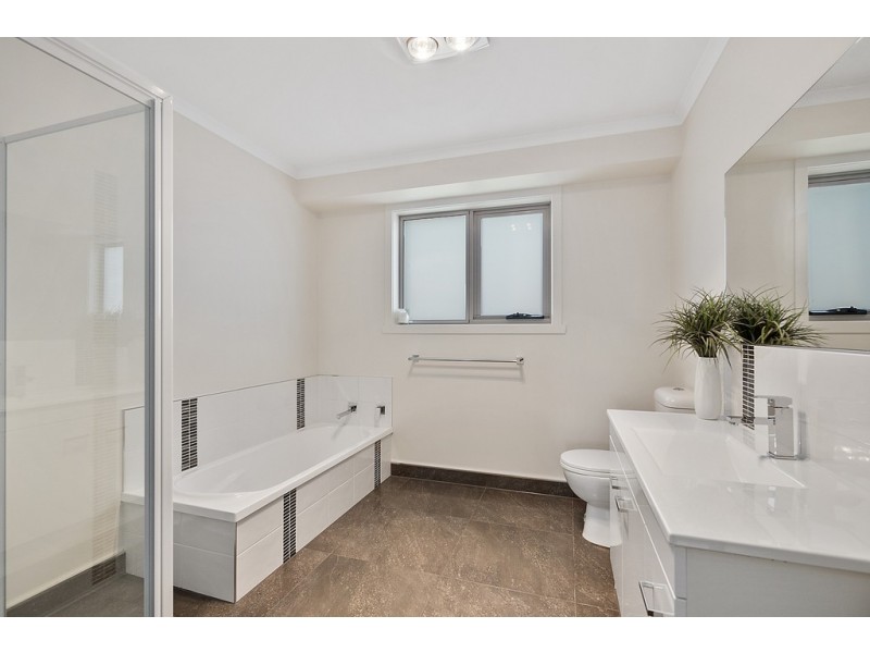 2/4 Roxy Place, Mornington TAS 7018