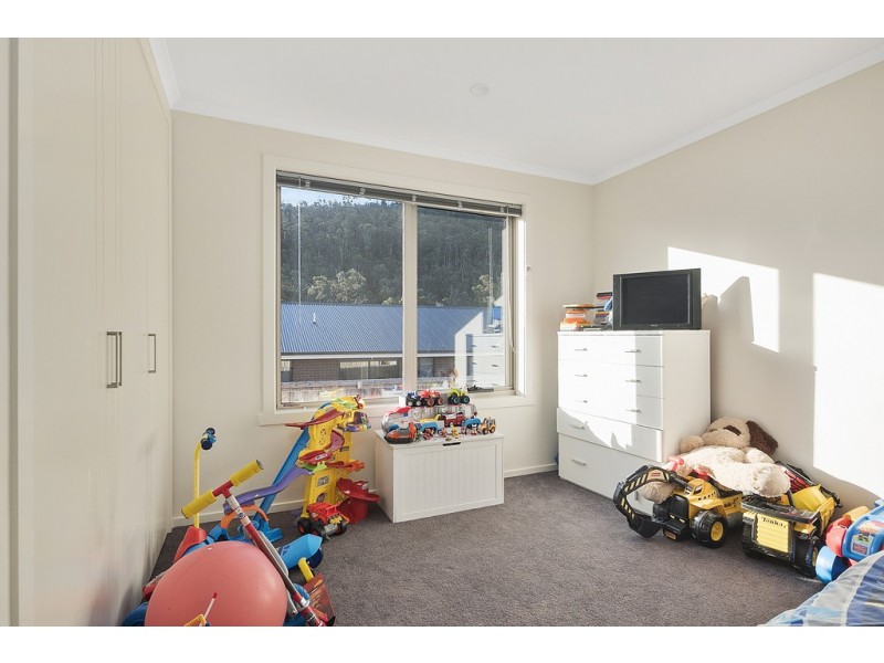 2/4 Roxy Place, Mornington TAS 7018