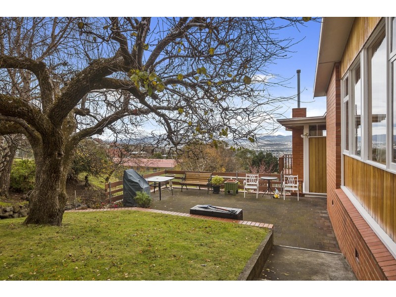 24 Weerona Avenue, Mount Stuart TAS 7000