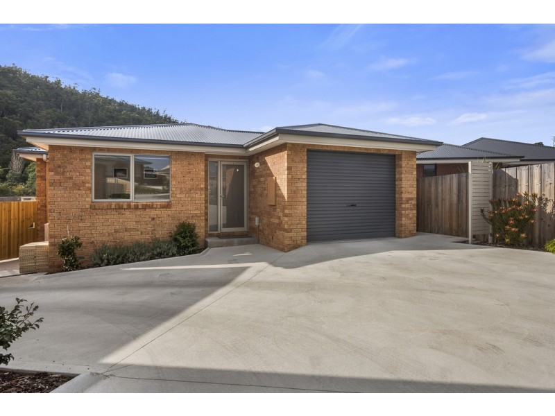 2/10 Roxy Place, Mornington TAS 7018