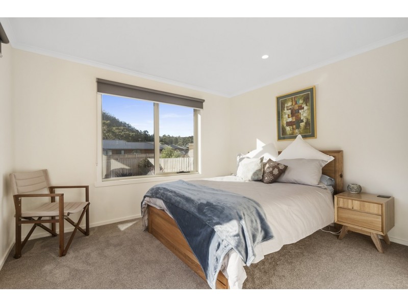 2/10 Roxy Place, Mornington TAS 7018