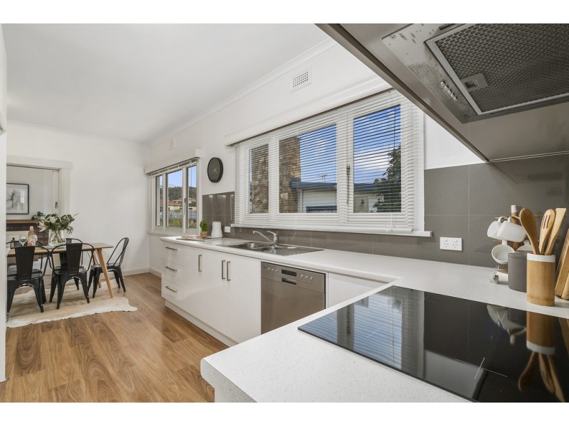 83 Gordons Hill Road, Lindisfarne TAS 7015