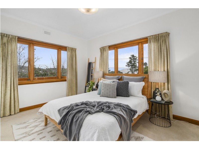 83 Gordons Hill Road, Lindisfarne TAS 7015