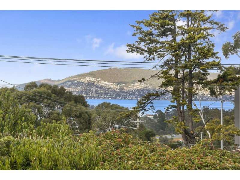 83 Gordons Hill Road, Lindisfarne TAS 7015