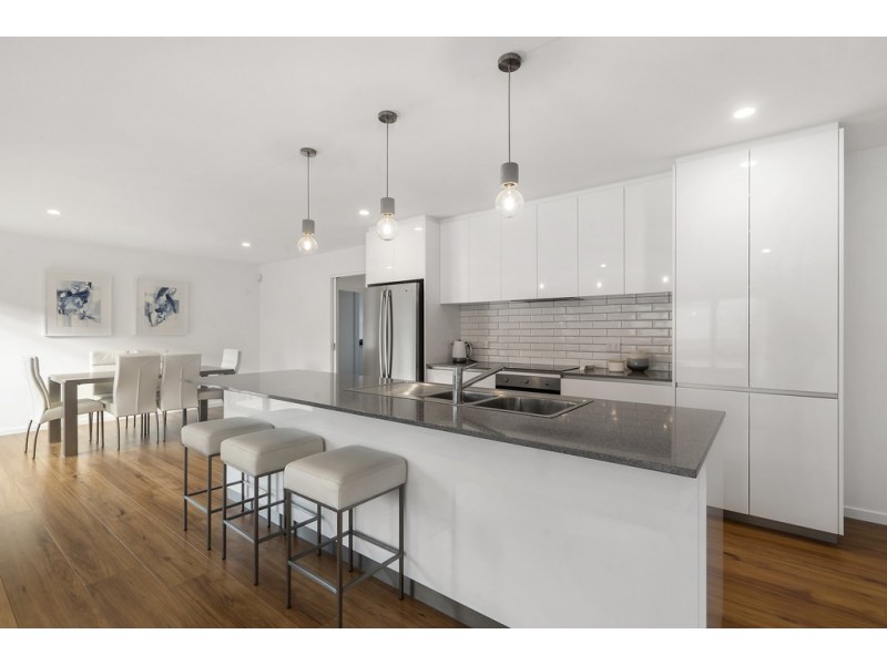 14 Hillmorton Road, Lindisfarne TAS 7015