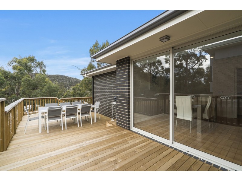 14 Hillmorton Road, Lindisfarne TAS 7015