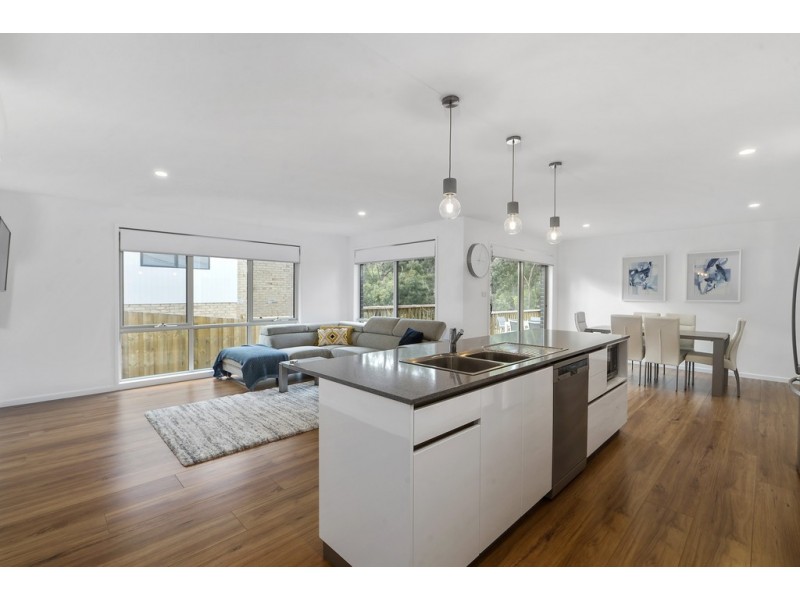 14 Hillmorton Road, Lindisfarne TAS 7015