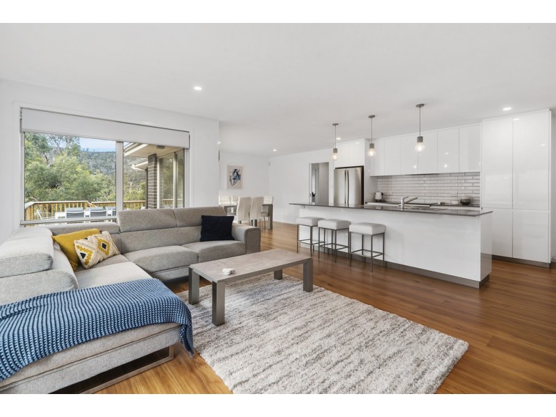 14 Hillmorton Road, Lindisfarne TAS 7015