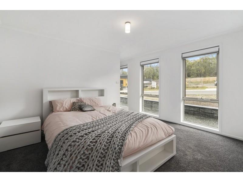 14 Hillmorton Road, Lindisfarne TAS 7015