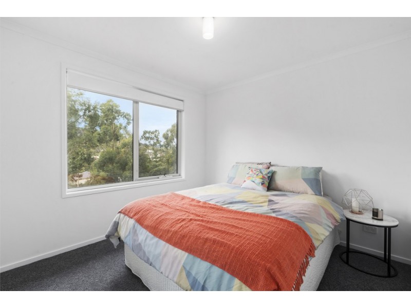 14 Hillmorton Road, Lindisfarne TAS 7015