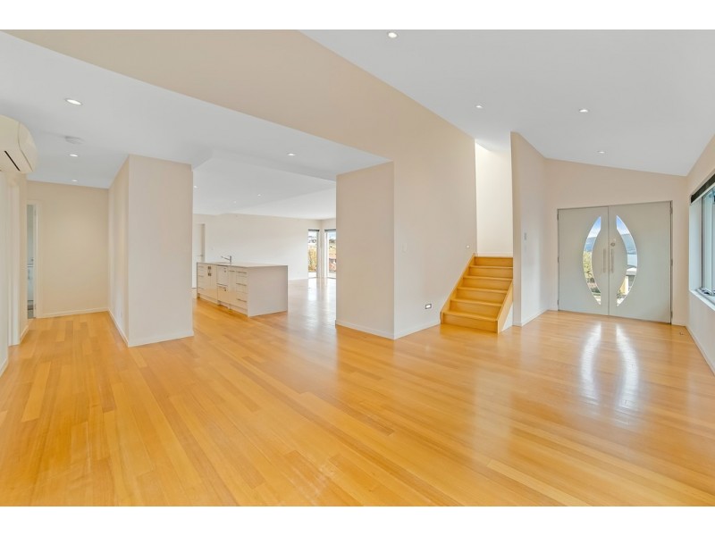 5 Intrigue Court, Tranmere TAS 7018