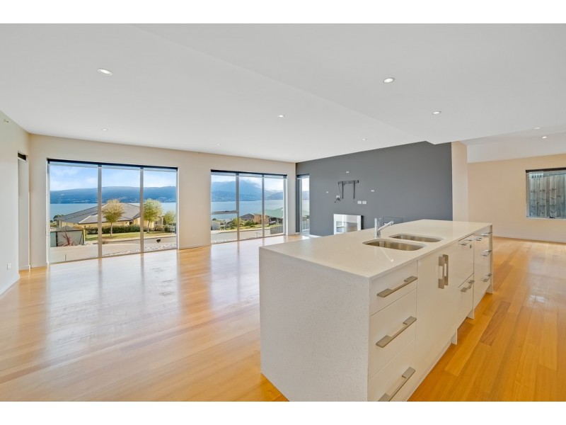 5 Intrigue Court, Tranmere TAS 7018