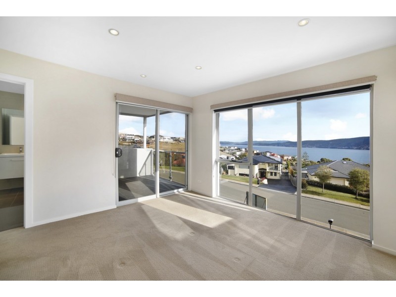5 Intrigue Court, Tranmere TAS 7018