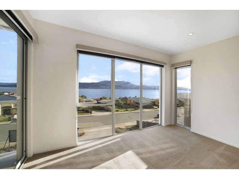 5 Intrigue Court, Tranmere TAS 7018
