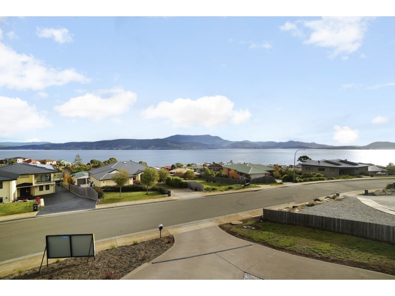 5 Intrigue Court, Tranmere TAS 7018