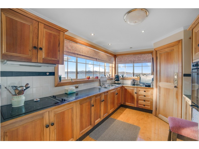 9 Hampshire Road, Sandy Bay TAS 7005