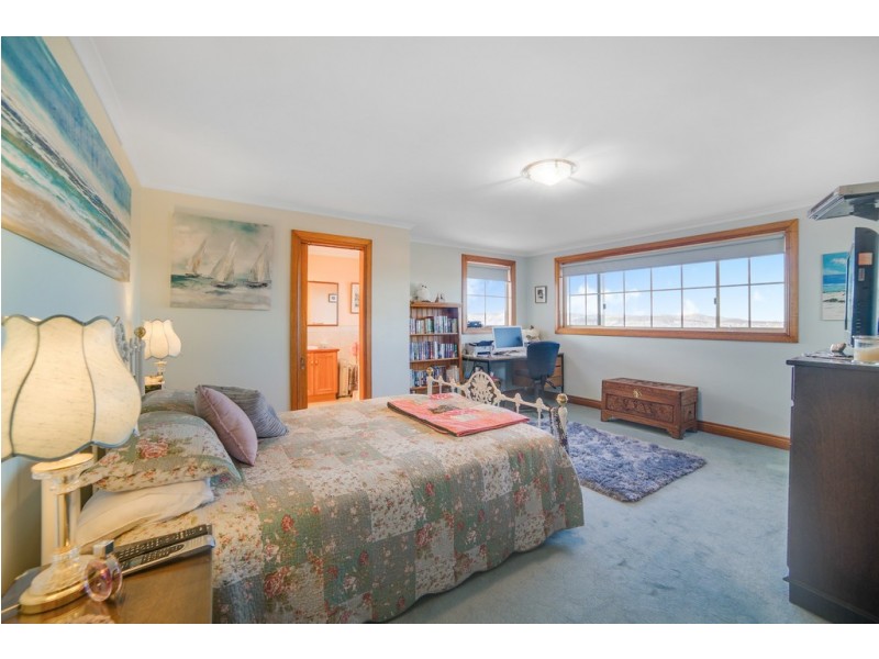 9 Hampshire Road, Sandy Bay TAS 7005