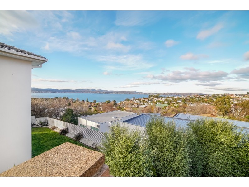 9 Hampshire Road, Sandy Bay TAS 7005