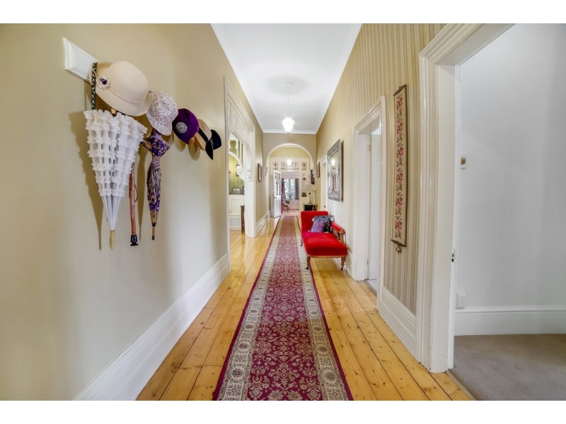 9 Koluri Court, Lindisfarne TAS 7015