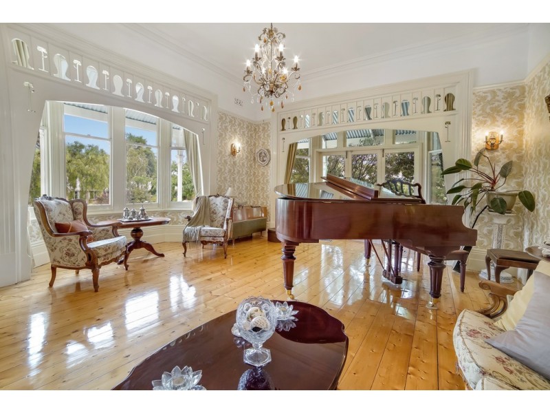 9 Koluri Court, Lindisfarne TAS 7015