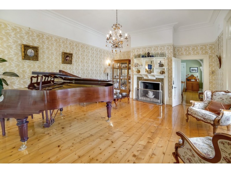 9 Koluri Court, Lindisfarne TAS 7015