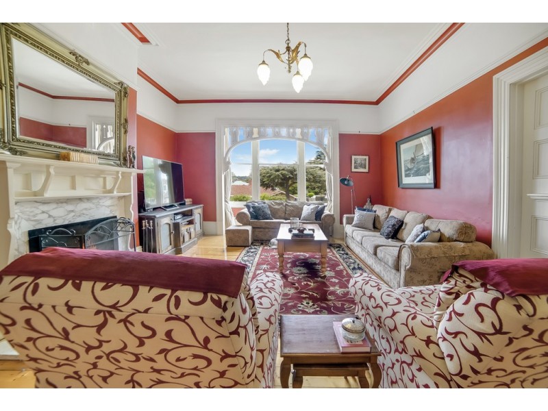 9 Koluri Court, Lindisfarne TAS 7015